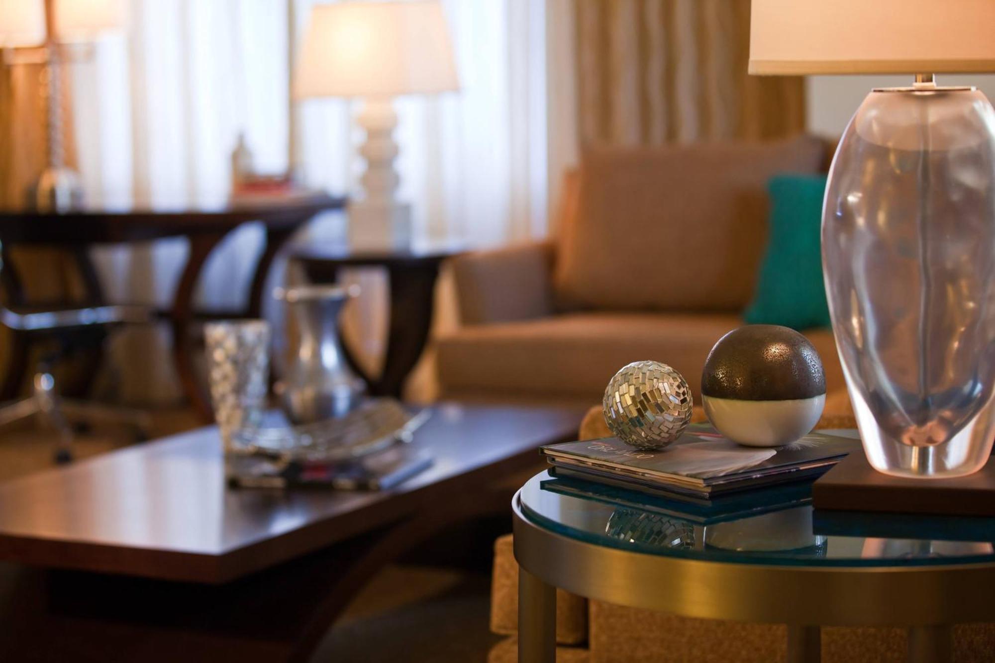 เรเนซองส์ ออร์แลนโด แอท ซีเวิลด์ Hotel Williamsburg ภายนอก รูปภาพ